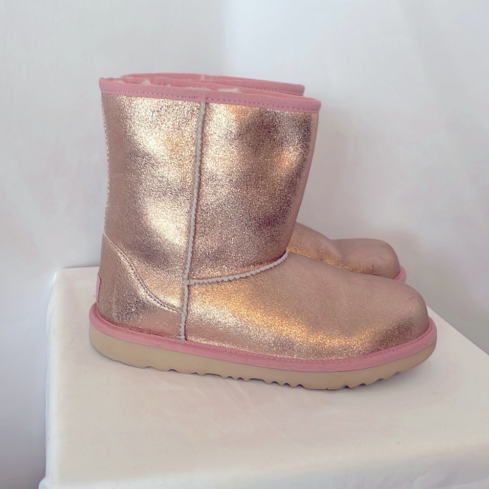 UGG boots size 6 metallic rose gold‎ trimmed in pink with tan soles